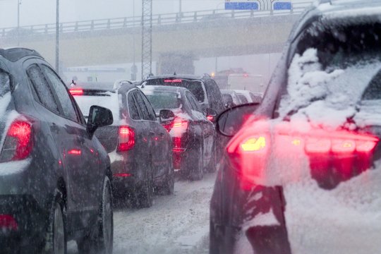 Seimas priėmė įstatymo pataisas, kurios leidžia aplinkosaugininkams sustabdyti automobilius ir patikrinti jų taršos lygį.