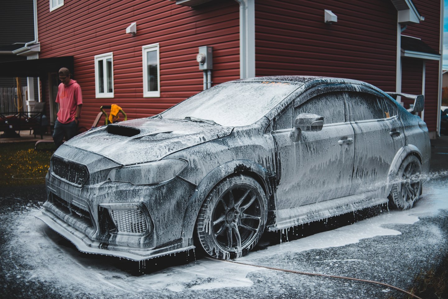 Rekomenduojama automobilį išvalyti bei nuplauti dar prieš darant nuotraukas.<br>Unsplash nuotr.