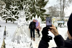 Švenčių dvasia Druskininkuose: pasipuošęs miestas laukia Kalėdų