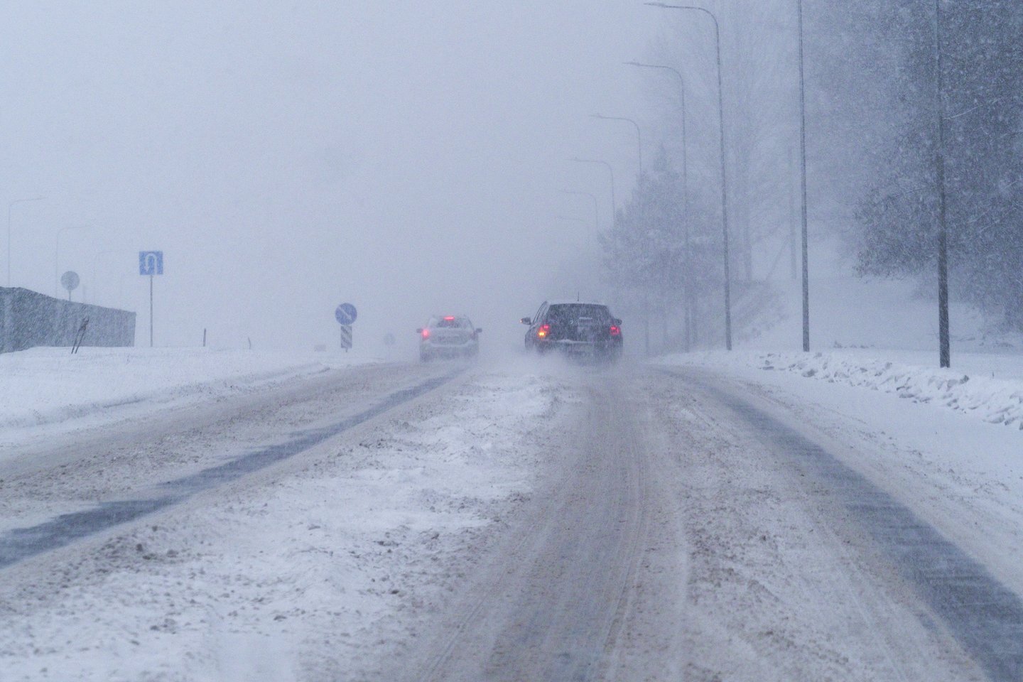Kelininkai: eismo sąlygas vakarų Lietuvoje sunkina snygis<br>V.Ščiavinsko nuotr.