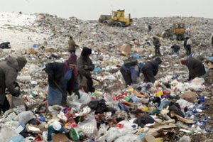 Sąvartyno vaikai – pragerto tėvų gyvenimo įkaitai