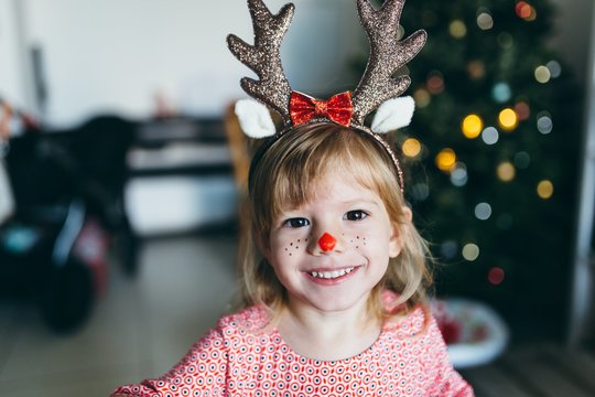 Be visų prieššventinių reikalų, tokių kaip dovanos ar Kalėdų stalo patiekalai, tėvams tenka rūpintis ir vaikų karnavalo kostiumais.