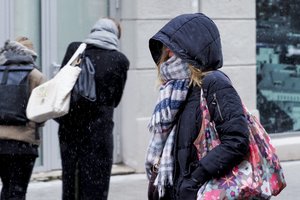 Sinoptikai ragina nepamiršti šiltesnių drabužių: šalčio pojūtį stiprins žvarbus vėjas