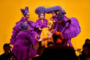 Klaipėdiečių „Meilės eliksyras“ vertė juoktis ir spaudė ašarą: netikėtumų scenoje būta daug