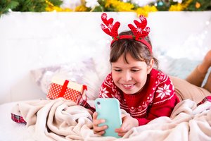 Seneli, atnešk man 14 „iPhone'ą“: psichologė patarė, ar pirkti vaikams brangias dovanas