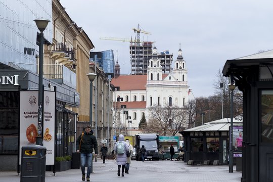 Nepaisant kilusios Europos Centrinio Banko palūkanų normos, lietuviai šiemet ir toliau aktyviai skolinosi.