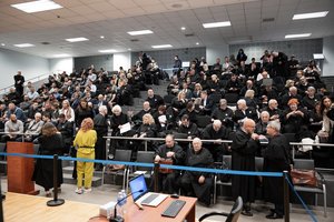 Trims kaltinamiesiems riaušių prie Seimo byloje už nedalyvavimą teismo posėdyje skirtos baudos