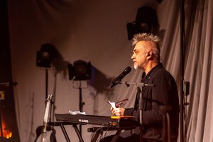 Andrius Mamontovas trumpam sugrįžta į teatrą: vilniečiams paskyrė net du „pasimatymus“