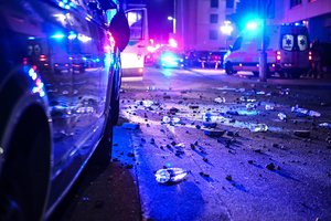 Riaušių prie Seimo byloje liudijęs pareigūnas: žmonės spardė skydus, už nugaros sprogo petarda