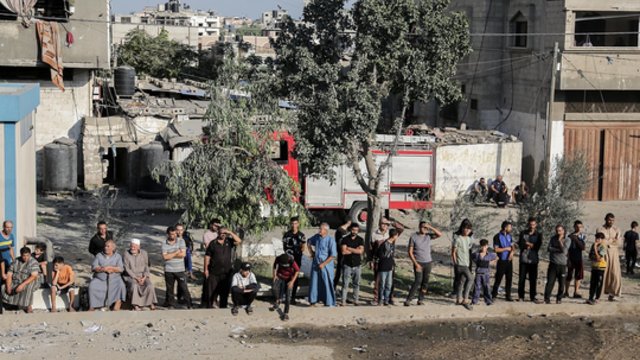 Gazos Ruože situacija blogėja kas minutę: nors įsakyta evakuotis, žmonės neturi, kur eiti