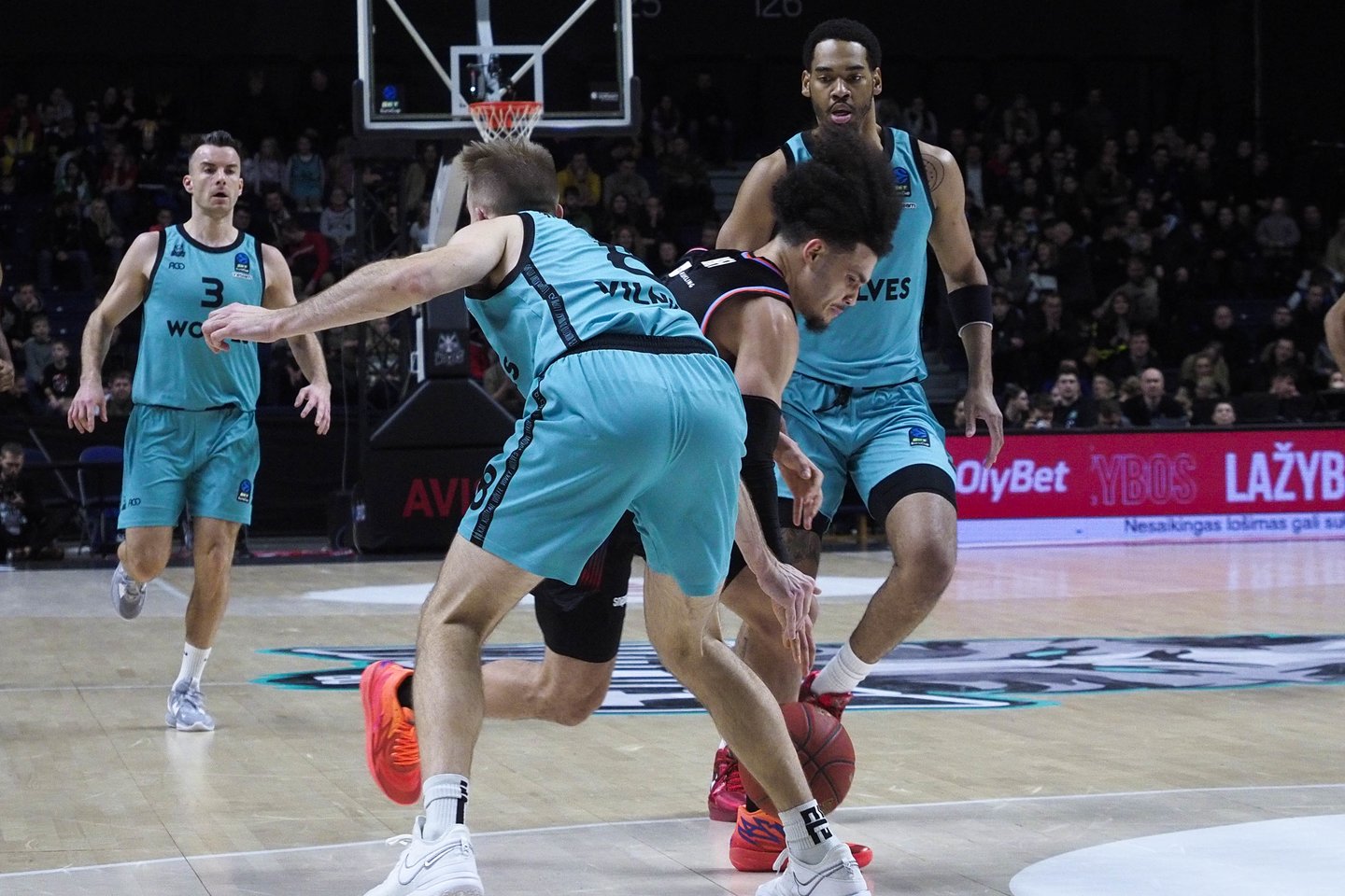 Europos taurėje „Wolves“ žaidžia su „Paris Basketball“.<br> V.Ščiavinsko nuotr.