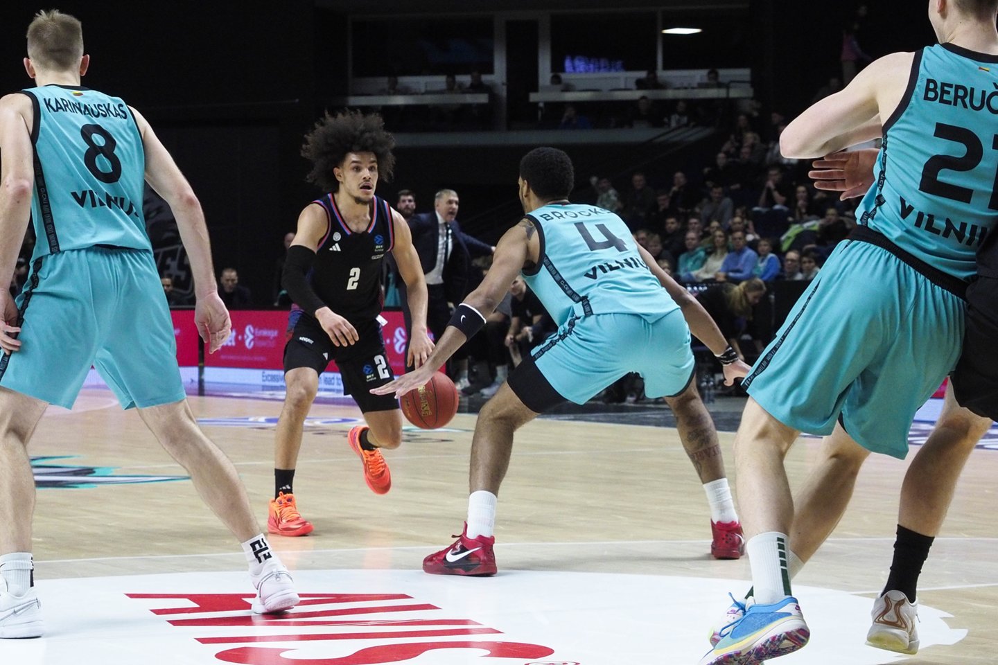 Europos taurėje „Wolves“ žaidžia su „Paris Basketball“.<br> V.Ščiavinsko nuotr.