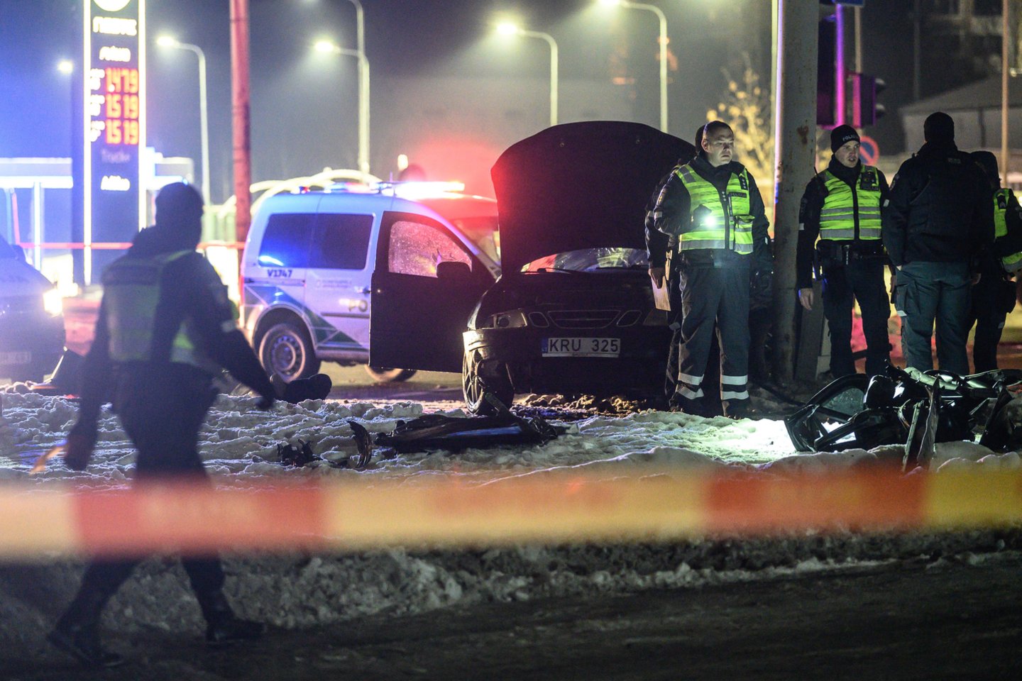  Atsitrenkus į stulpą automobiliui „Saab“ Vilniuje žuvo žmogus.<br> V.Skaraičio nuotr.