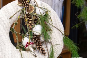 Pavyks ir jums: kalėdinis vainikas – iš padėvėtų drabužių