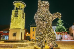 Švenčiant Žemaitijos sostinės 232-ąjį gimtadienį įžiebta žaliaskarė