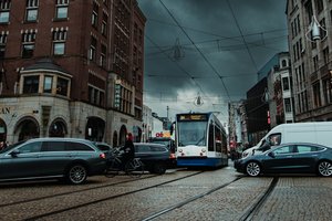 Europos siekis elektrifikuotis – komplikuotas: atgraso didelė tokių automobilių kaina