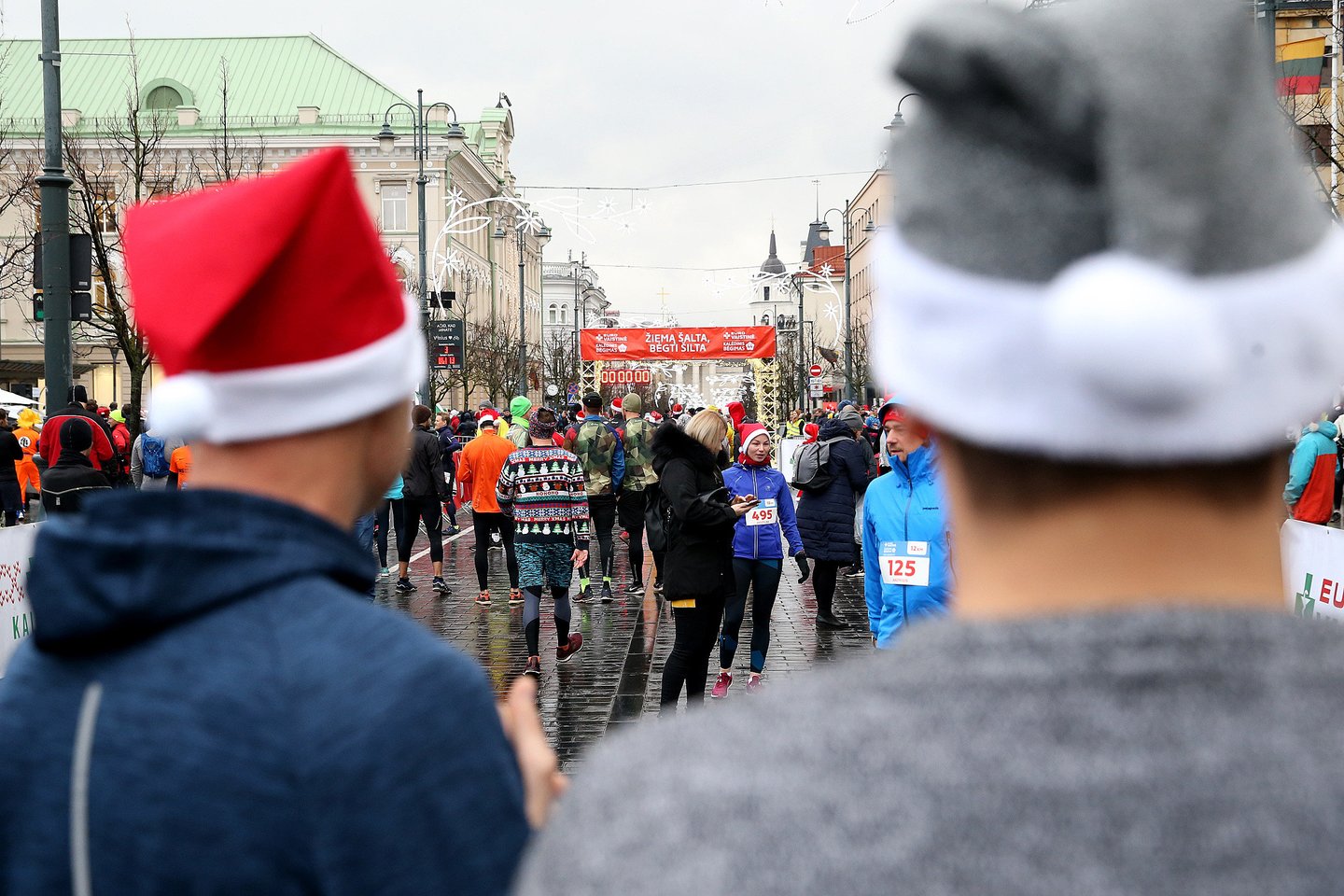 Jau šį šeštadienį Vilniuje vilniečiai ir miesto svečiai bėgs kalėdinėje bėgimo šventėje.<br>R.Danisevičiaus nuotr.