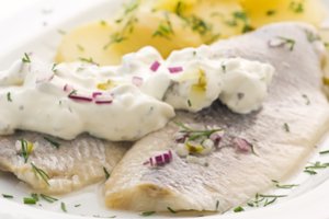 Svarbios taisyklės, padėsiančios palaikyti balansą organizme: išmėginkite baltąją žuvį su pupelių koše