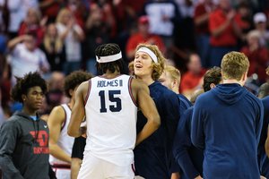 NCAA žaidžiančio P. Padegimo ekipa buvo priversta atidėti mačą – varžovų universitete profesorius iššaudė studentus