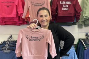 Visą gyvenimą nekentusi siuvimo, įkūrė drabužių vaikams parduotuvę: dabar plungiškės rūbus pamėgusi visa Lietuva