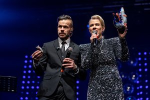 L. Rastokaitės ir J. Bareikio koncertas sudrebino Ukmergę: su žiūrovais prisiminė 90-uosius