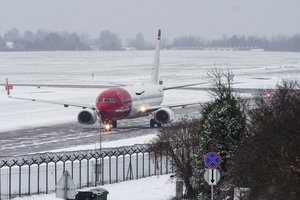 Lietuvos oro uostai jau ruošiasi skrydžių pikui: kokių darbuotojų ieško ir kiek pasiruošę mokėti?