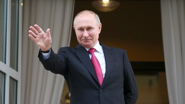 Dešimtmečių valdžioje V. Putinui neužtenka: paskelbė dalyvausiąs prezidento rinkimuose