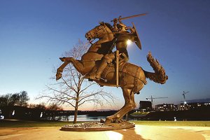 Kauną nusmaigstė paminklais ir sustoti dar neketina: ar nevertėtų nuspausti stabdžių