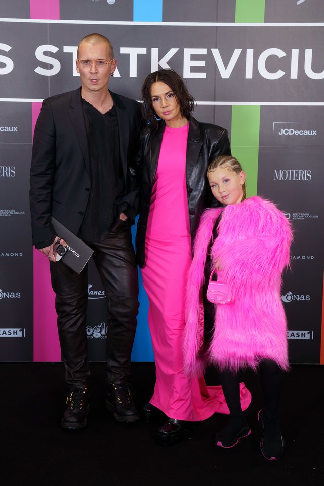  Veronika Montvydienė su stilistu Mariumi Stanevičiumi ir dukra Adele.<br> G. Bitvinsko nuotr.