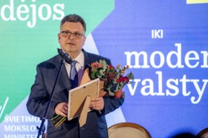 Nusipelniusieji švietimui ir mokslui apdovanoti ŠMSM garbės ženklais