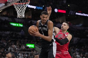 „Spurs“ pralaimėjo 16-ą mačą paeiliui, tačiau V. Wembanyama įsirašė į NBA istoriją