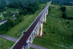 Jau galima pasivaikščioti ant ilgiausio ir aukščiausio geležinkelio tilto: štai, ką žinoti