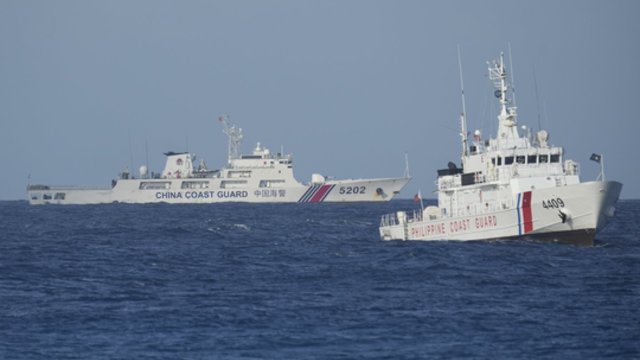 Kinija taranavo ir vandens patrankomis apšaudė Filipinų laivus: veiksmai sulaukė šalies pasmerkimo
