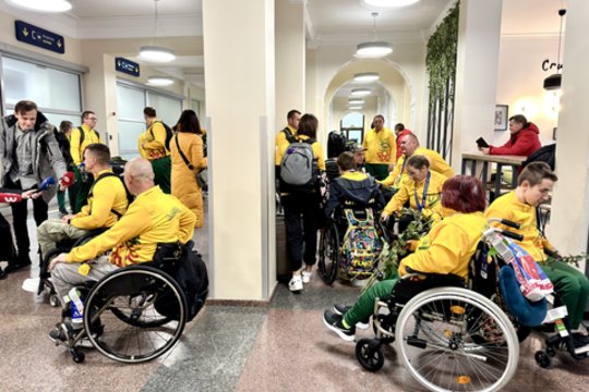 Įspūdingą medalių krūvą iškovojusi Lietuvos neįgaliųjų rinktinė grįžo į gimtinę<br> V.Ščiavinsko nuotr.