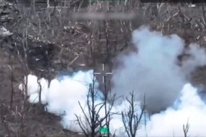 Įamžino tankų dvikovą – paleidęs dūmus, rusų tankas spruko