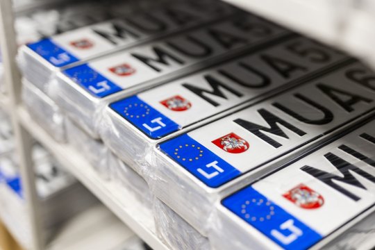 „Regitra“ pradeda išdavinėti naujus numerio ženklus.