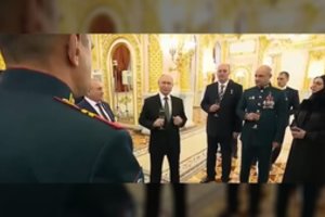 „Pasivaišinęs“ V. Putinas ėmė girtis savo galia ir pažėrė naujų „įrodymų“, kad Ukrainos vadovybė – idiotai ir neofašistai
