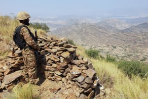 Per savižudžio ataką Pakistano armijos bazėje žuvo 23 žmonės