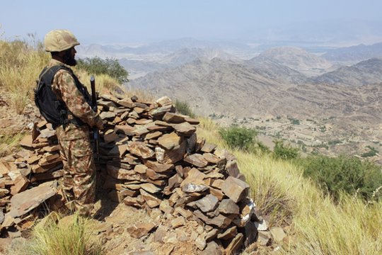 Per savižudžio ataką Pakistano armijos bazėje žuvo 23 žmonės