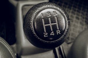 Sieks autentiškumo: sportiniuose automobiliuose įrengs mechaninės pavarų dėžės imitaciją