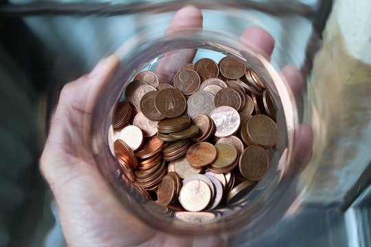 Seimui pasiūlyta apvalinti 1 ir 2 centų monetas atsiskaitant grynaisiais pinigais