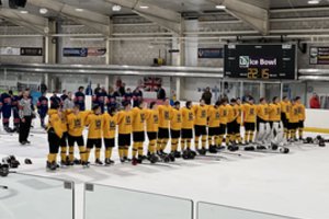 Pasaulio jaunimo čempionate Lietuvos ledo ritulio rinktinė iškovojo pirmąją pergalę