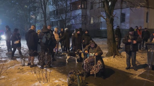 Dar viena krauju pažymėta Rusijos ataka: raketų smūgiai Kyjive sužeidė mažiausiai 45 žmones