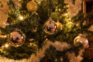 Netikėta blizgančių girliandų istorija: už to slypi viena graži legenda ir dažno nemėgstamas gyvis