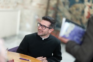 Po mintį kiekvienai dienai: kunigas Benas Lyris – apie meilę, gailestingumą ir drąsą gyventi