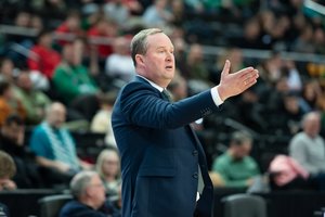 Į mūšį su „Partizan“ naujoką nusiteikęs mesti K. Maksvytis bando perprasti serbus: „Gal mes ir jie žaidžia V. Šeškaus žaidimus?“