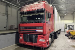 Šalčininkuose muitininkai sulaikė du vilkikus su kontrabanda, kurios vertė viršija milijoną eurų