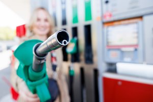 Antrą savaitę iš eilės degalai Lietuvoje pigesni nei kaimyninėje Lenkijoje