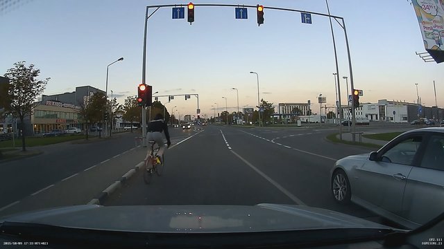 „Kelių patruliai: viskas užfiksuota“: dviratininkas sukėlė pavojų visos gatvės vairuotojams