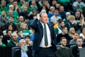 Po „Žalgiro“ nesėkmės klausimą apie galimą atleidimą  išgirdęs K. Maksvytis nesuvirpėjo: „Nekomentuosiu gandų“